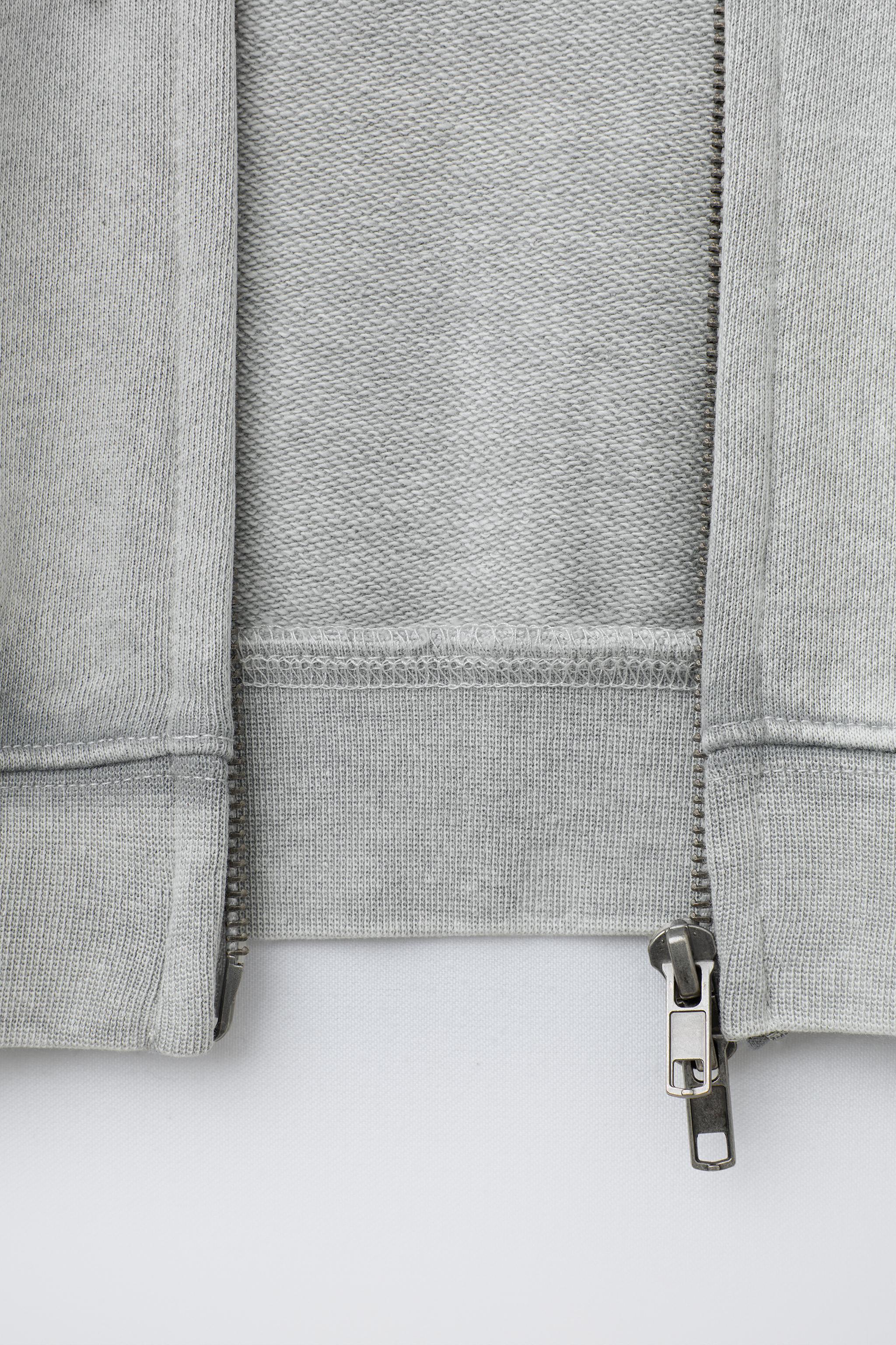 SWEAT ZIPPÉ À INSCRIPTION